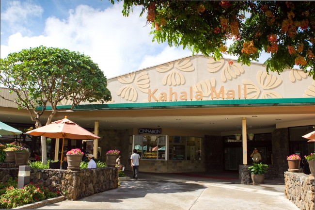 Kahala Mall - exterior