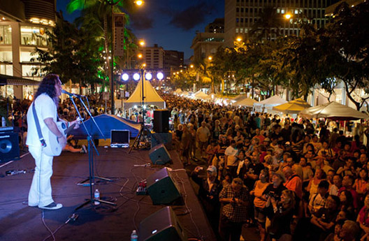 Night-Crowd-(Henry-Kapono-2012)