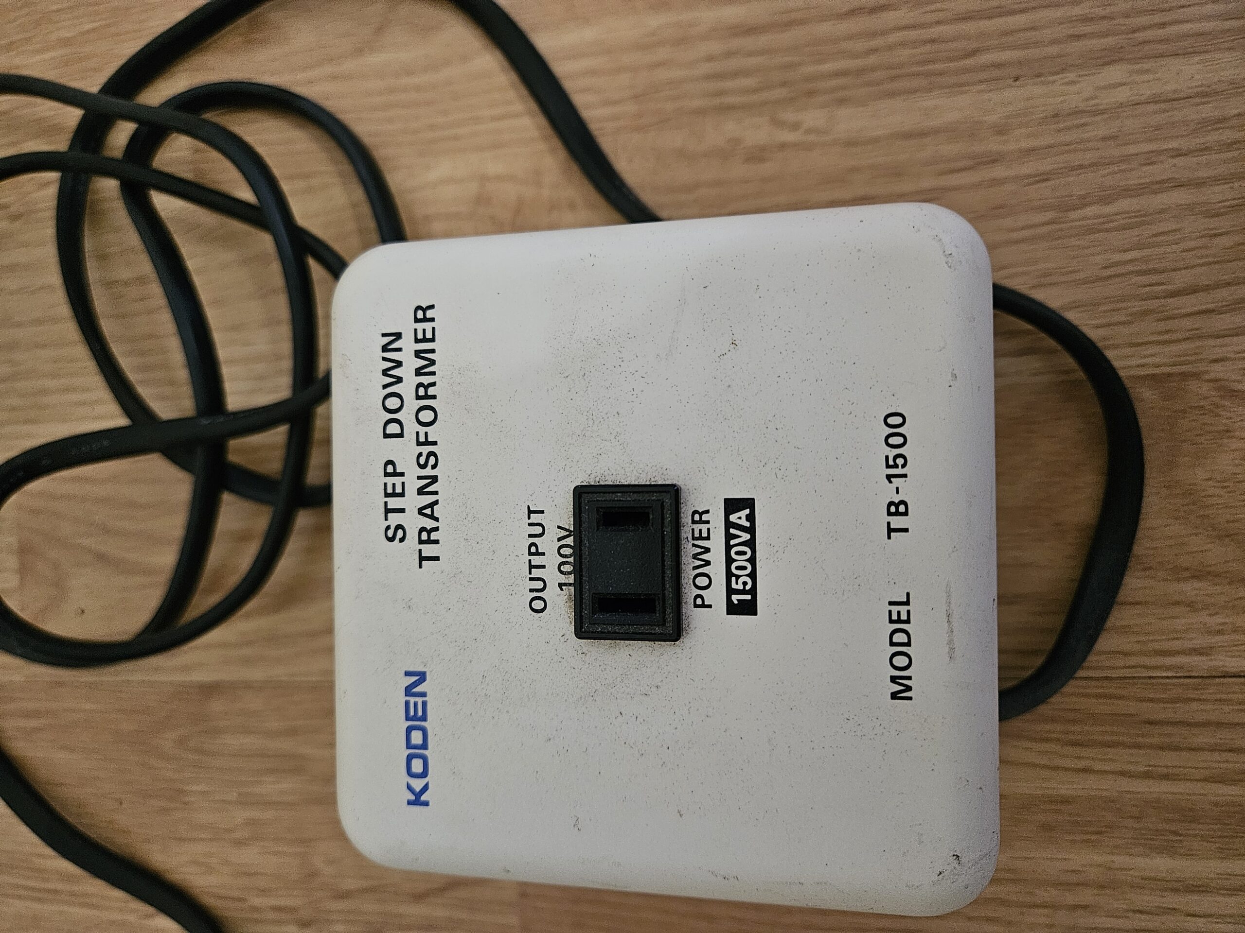 変圧器 日章トランスフォーマー SDX-1500U 1500W 日章工業 変圧器