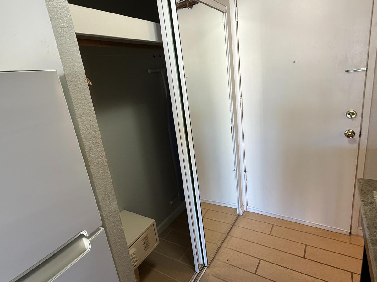 ワイキキの中心、長期レンタル、家具付き1ルーム(Studio) – Island Colony 2010号室 $1,750.00