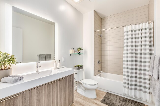 SPACIOUS 1 BED/ 1 BATH APARTMENT IN DOWNTOWN HONOLULU