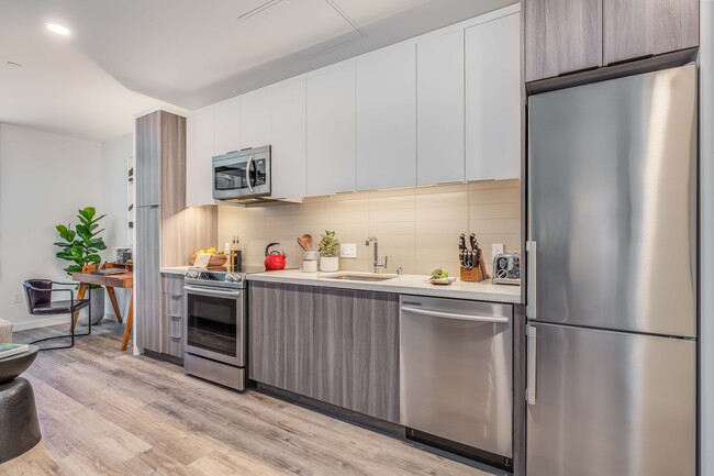 SPACIOUS 1 BED/ 1 BATH APARTMENT IN DOWNTOWN HONOLULU