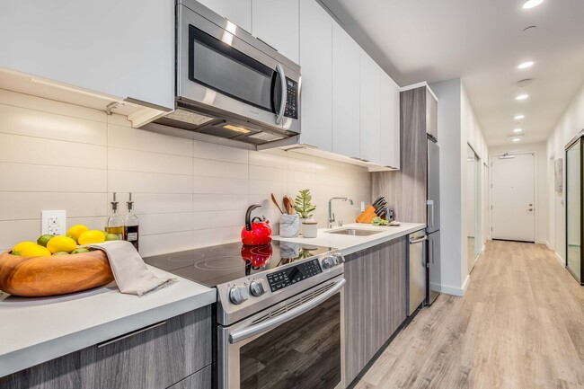 SPACIOUS 1 BED/ 1 BATH APARTMENT IN DOWNTOWN HONOLULU